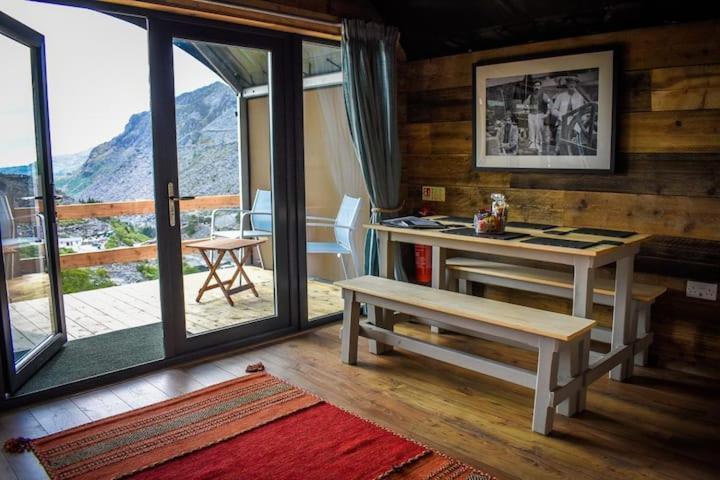 Llechwedd Glamping Hotel Blaenau Ffestiniog Exterior photo