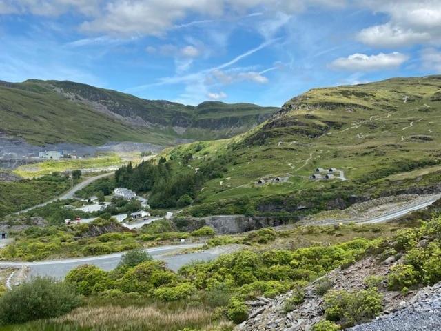 Llechwedd Glamping Hotel Blaenau Ffestiniog Exterior photo